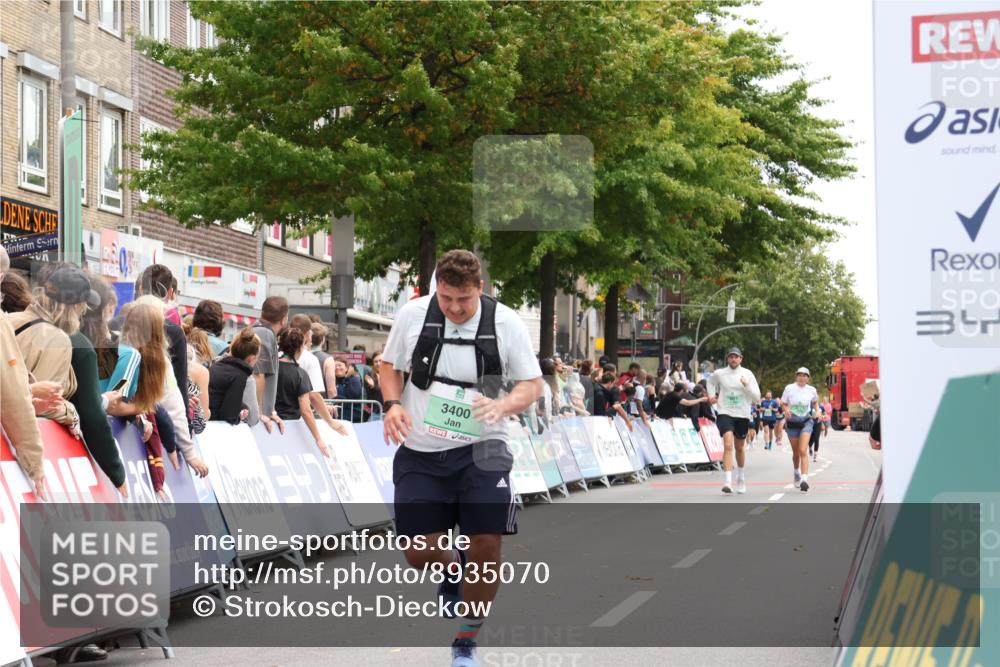 21.09.2025 - PSD Bank Halbmarathon Strokosch-Dieckow http://msf.ph/oto/8935070 21.09.2025 12:33:30 Ziel 1301, 1302, 3250, 3370, 3400 meine-sportfotos.de
