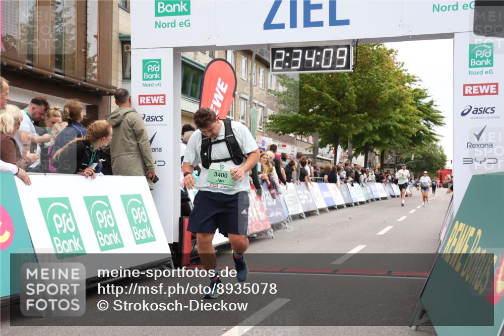 21.09.2025 - PSD Bank Halbmarathon Strokosch-Dieckow http://msf.ph/oto/8935078 21.09.2025 12:33:32 Ziel 1301, 1302, 3250, 3370, 3400 meine-sportfotos.de