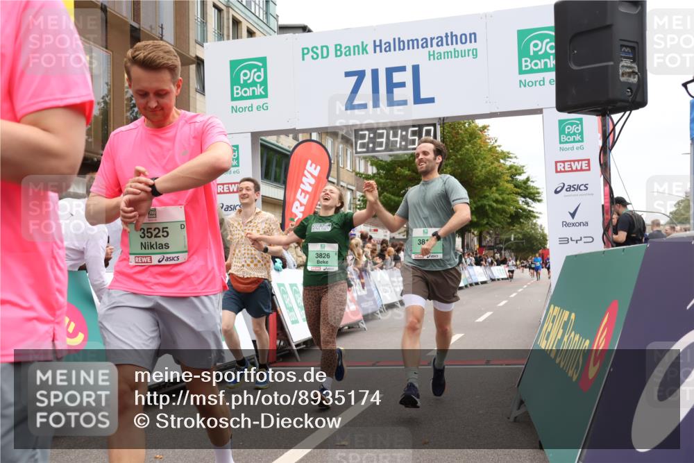 21.09.2025 - PSD Bank Halbmarathon Strokosch-Dieckow http://msf.ph/oto/8935174 21.09.2025 12:34:14 Ziel 1650, 2735, 3509, 3525, 3693, 3697, 3812, 3826, 3862 meine-sportfotos.de