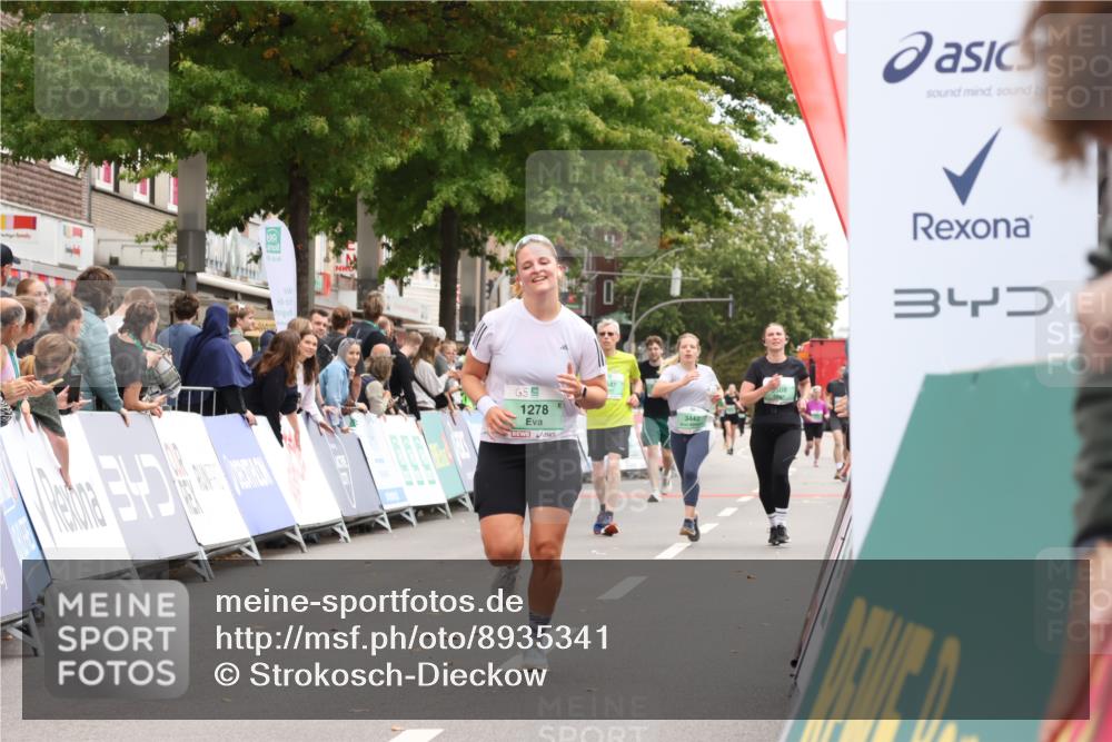 21.09.2025 - PSD Bank Halbmarathon Strokosch-Dieckow http://msf.ph/oto/8935341 21.09.2025 12:35:27 Ziel 1278, 1279, 1341, 3883 meine-sportfotos.de