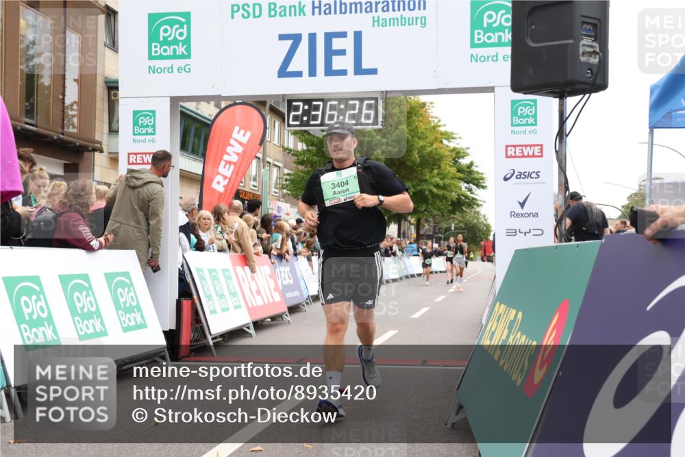 21.09.2025 - PSD Bank Halbmarathon Strokosch-Dieckow http://msf.ph/oto/8935420 21.09.2025 12:35:50 Ziel 1697, 3404, 3788 meine-sportfotos.de