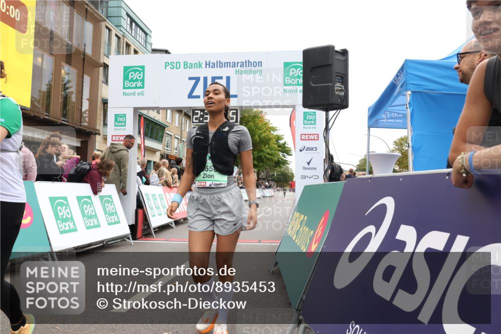 21.09.2025 - PSD Bank Halbmarathon Strokosch-Dieckow http://msf.ph/oto/8935453 21.09.2025 12:35:59 Ziel 3499, 3502, 3650, 3664 meine-sportfotos.de