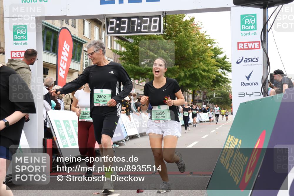 21.09.2025 - PSD Bank Halbmarathon Strokosch-Dieckow http://msf.ph/oto/8935514 21.09.2025 12:36:51 Ziel 2802, 2807, 3656, 3721, 3772 meine-sportfotos.de