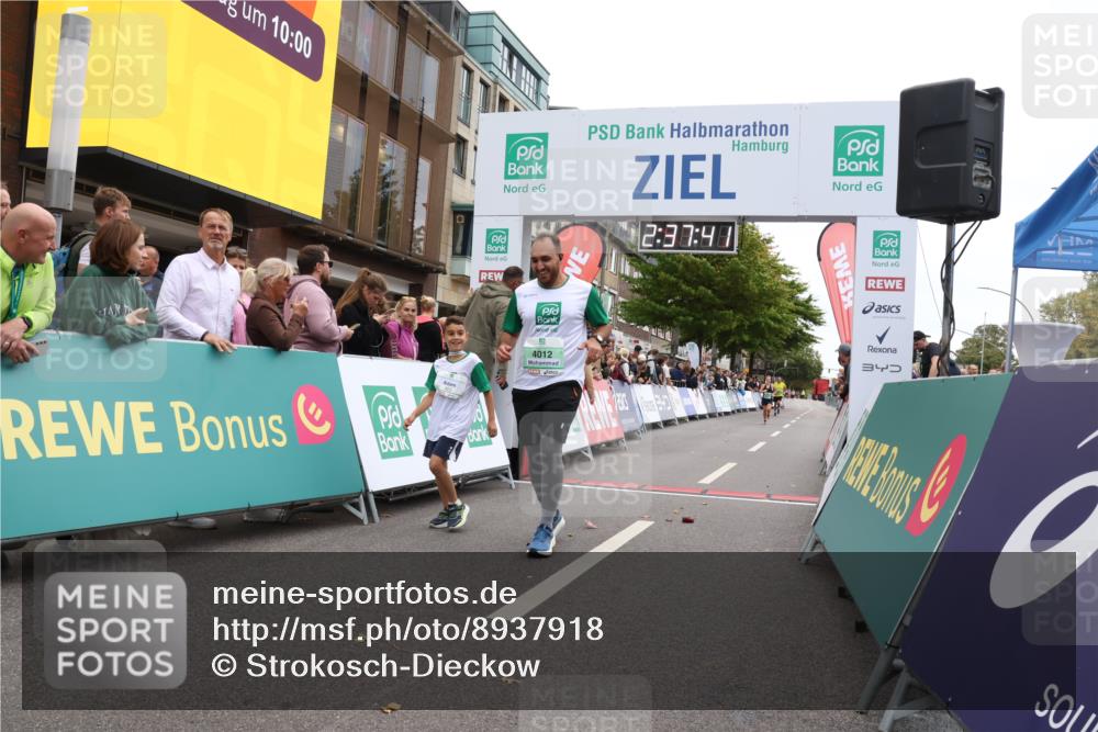 21.09.2025 - PSD Bank Halbmarathon Strokosch-Dieckow http://msf.ph/oto/8937918 21.09.2025 12:37:05 Ziel 3035, 3125, 4012 meine-sportfotos.de