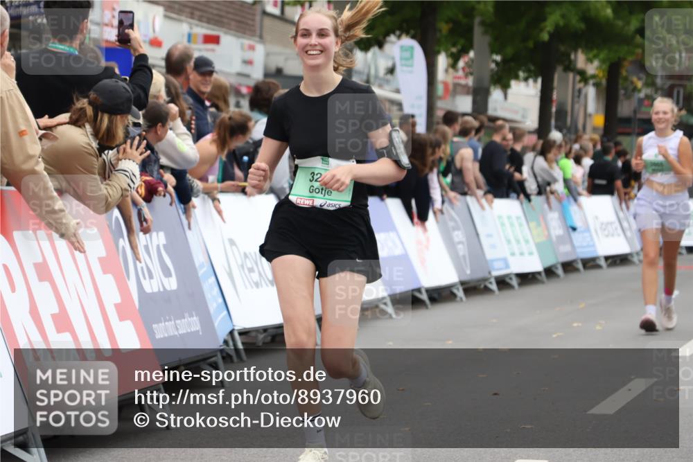 21.09.2025 - PSD Bank Halbmarathon Strokosch-Dieckow http://msf.ph/oto/8937960 21.09.2025 12:38:12 Ziel 3233, 3865 meine-sportfotos.de