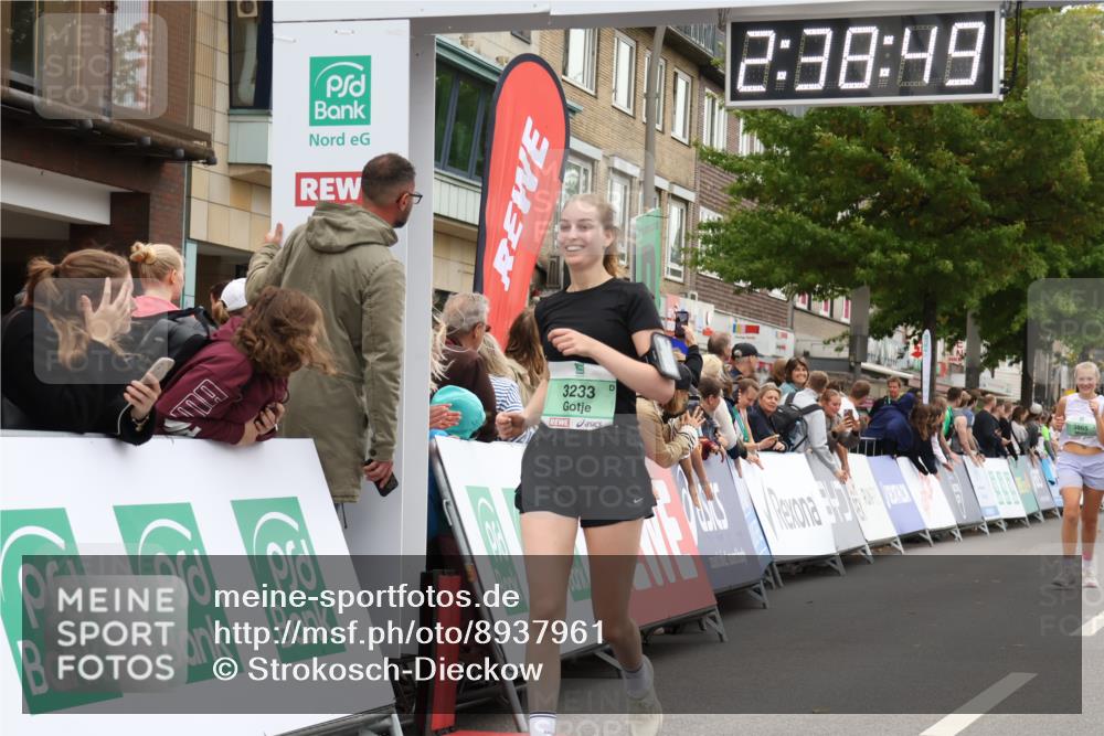 21.09.2025 - PSD Bank Halbmarathon Strokosch-Dieckow http://msf.ph/oto/8937961 21.09.2025 12:38:13 Ziel 3233, 3818, 3865 meine-sportfotos.de
