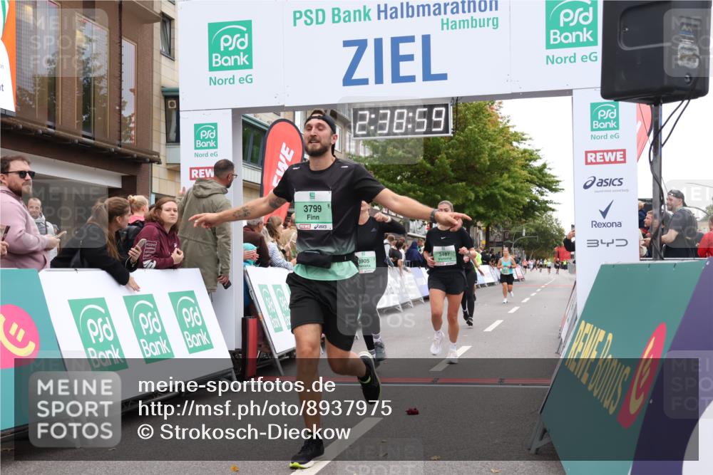 21.09.2025 - PSD Bank Halbmarathon Strokosch-Dieckow http://msf.ph/oto/8937975 21.09.2025 12:38:23 Ziel 1156, 3487, 3543, 3703, 3799, 3818, 3865, 3905 meine-sportfotos.de