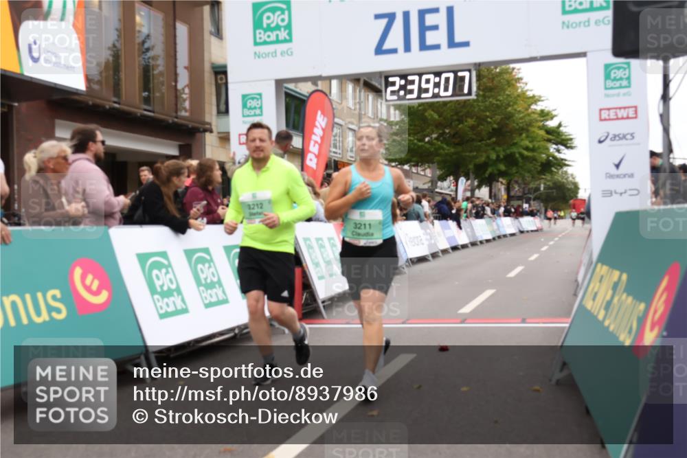 21.09.2025 - PSD Bank Halbmarathon Strokosch-Dieckow http://msf.ph/oto/8937986 21.09.2025 12:38:31 Ziel 1156, 3211, 3212 meine-sportfotos.de