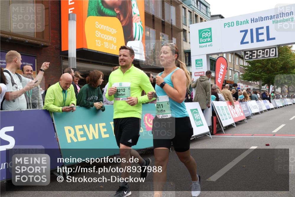 21.09.2025 - PSD Bank Halbmarathon Strokosch-Dieckow http://msf.ph/oto/8937988 21.09.2025 12:38:32 Ziel 1156, 3211, 3212 meine-sportfotos.de