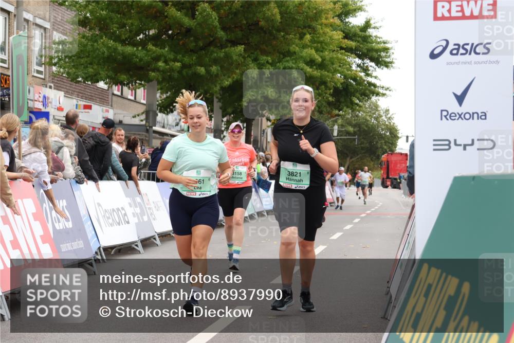 21.09.2025 - PSD Bank Halbmarathon Strokosch-Dieckow http://msf.ph/oto/8937990 21.09.2025 12:38:55 Ziel 3158, 3821, 3861 meine-sportfotos.de