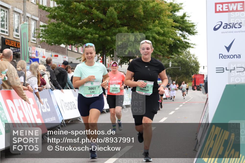 21.09.2025 - PSD Bank Halbmarathon Strokosch-Dieckow http://msf.ph/oto/8937991 21.09.2025 12:38:55 Ziel 3158, 3821, 3861 meine-sportfotos.de