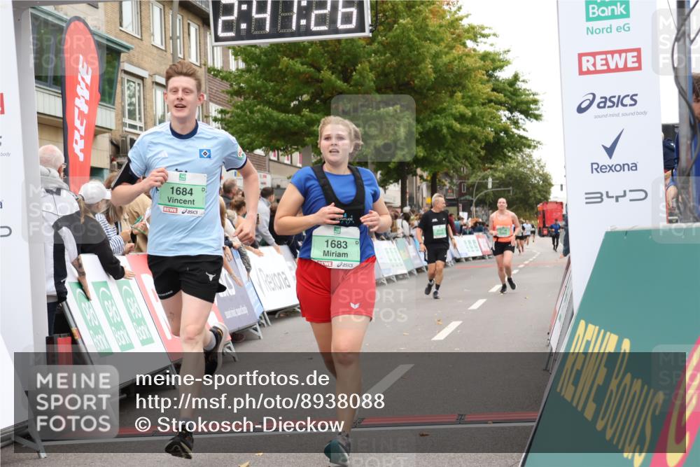 21.09.2025 - PSD Bank Halbmarathon Strokosch-Dieckow http://msf.ph/oto/8938088 21.09.2025 12:40:49 Ziel 1683, 1684 meine-sportfotos.de