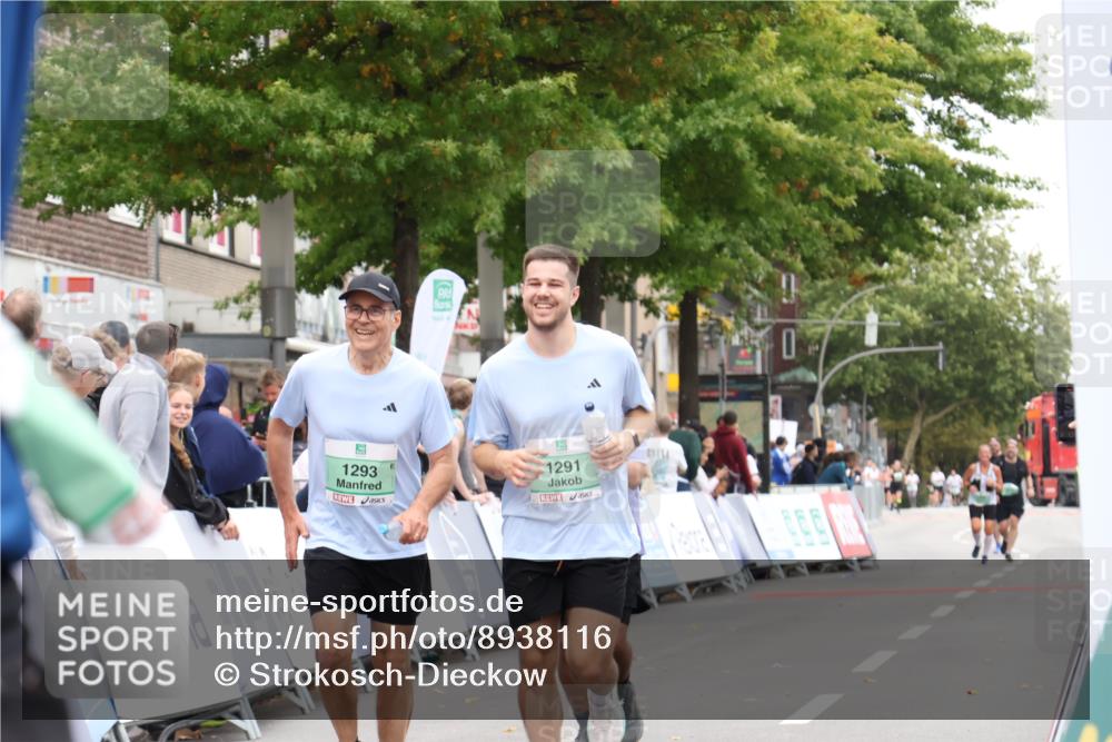 21.09.2025 - PSD Bank Halbmarathon Strokosch-Dieckow http://msf.ph/oto/8938116 21.09.2025 12:41:17 Ziel 1291, 1293, 3459, 3676 meine-sportfotos.de
