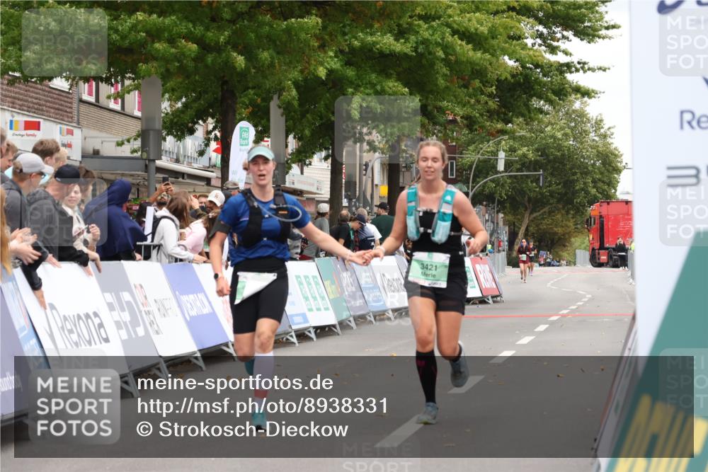 21.09.2025 - PSD Bank Halbmarathon Strokosch-Dieckow http://msf.ph/oto/8938331 21.09.2025 12:47:17 Ziel 3420, 3421 meine-sportfotos.de