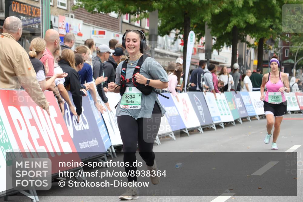 21.09.2025 - PSD Bank Halbmarathon Strokosch-Dieckow http://msf.ph/oto/8938364 21.09.2025 12:48:47 Ziel 3830, 3834 meine-sportfotos.de