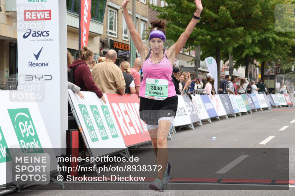 21.09.2025 - PSD Bank Halbmarathon Strokosch-Dieckow http://msf.ph/oto/8938372 21.09.2025 12:48:52 Ziel 3830, 3834 meine-sportfotos.de