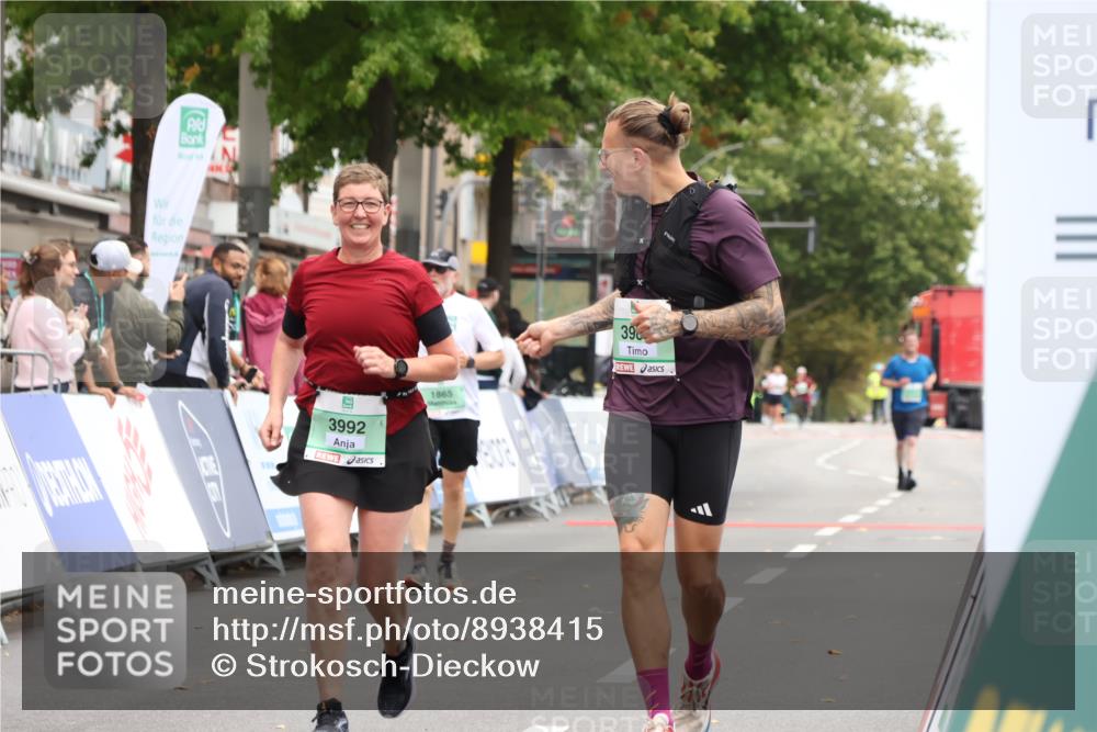21.09.2025 - PSD Bank Halbmarathon Strokosch-Dieckow http://msf.ph/oto/8938415 21.09.2025 12:49:58 Ziel 3303, 3985, 3992, 4060 meine-sportfotos.de