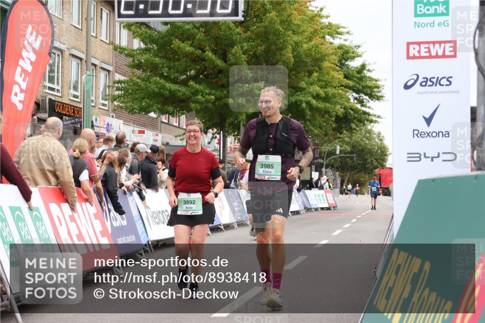 21.09.2025 - PSD Bank Halbmarathon Strokosch-Dieckow http://msf.ph/oto/8938418 21.09.2025 12:50:00 Ziel 3303, 3985, 3992, 4060 meine-sportfotos.de