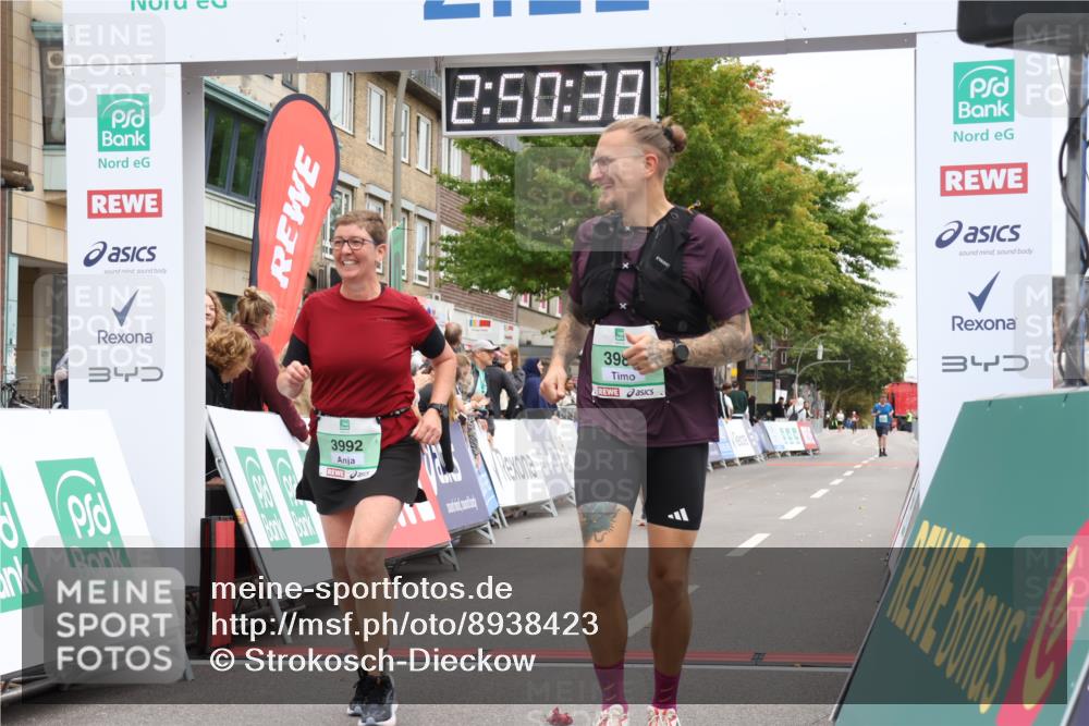 21.09.2025 - PSD Bank Halbmarathon Strokosch-Dieckow http://msf.ph/oto/8938423 21.09.2025 12:50:02 Ziel 1865, 3303, 3985, 3992 meine-sportfotos.de