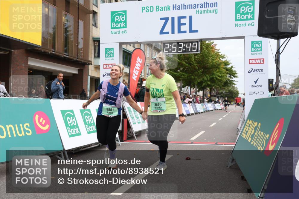21.09.2025 - PSD Bank Halbmarathon Strokosch-Dieckow http://msf.ph/oto/8938521 21.09.2025 12:53:13 Ziel 3384, 3427, 3863, 3881 meine-sportfotos.de