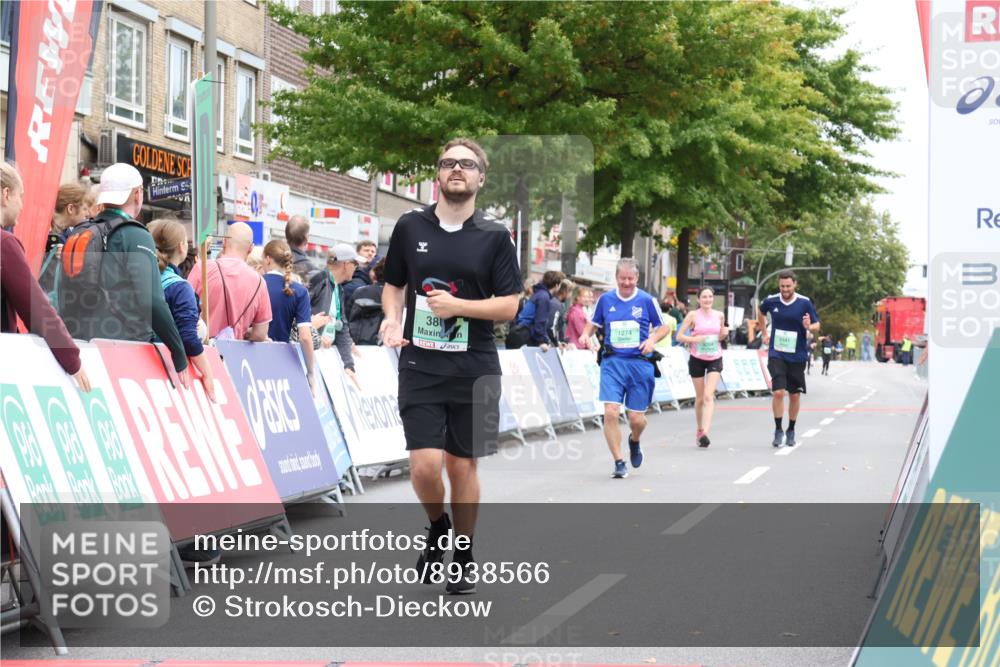 21.09.2025 - PSD Bank Halbmarathon Strokosch-Dieckow http://msf.ph/oto/8938566 21.09.2025 12:54:36 Ziel 3804, 3805 meine-sportfotos.de