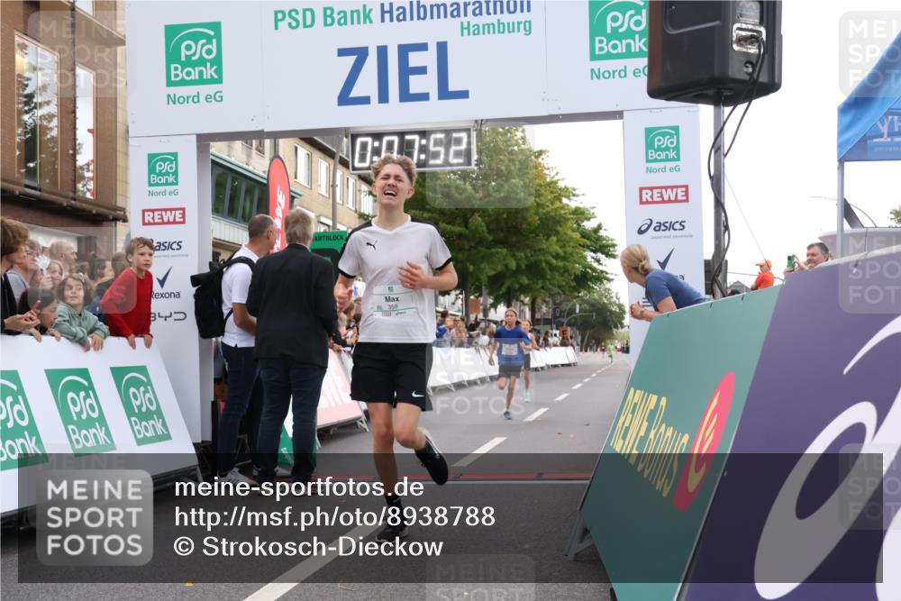 21.09.2025 - PSD Bank Halbmarathon Strokosch-Dieckow http://msf.ph/oto/8938788 21.09.2025 10:25:23 Ziel 310, 359, 378 meine-sportfotos.de