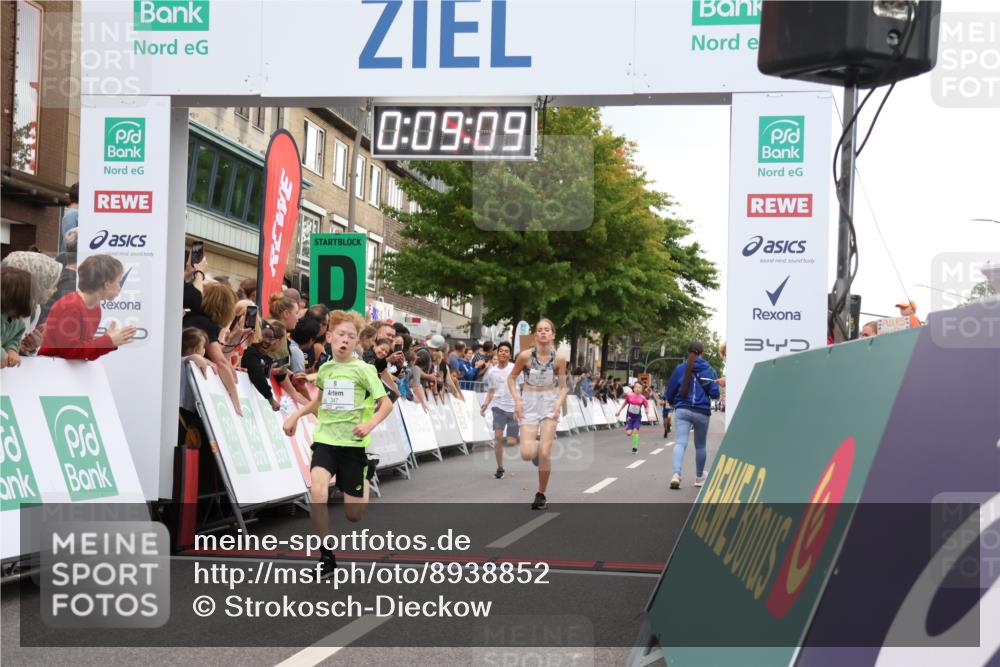 21.09.2025 - PSD Bank Halbmarathon Strokosch-Dieckow http://msf.ph/oto/8938852 21.09.2025 10:26:41 Ziel 111, 347, 348 meine-sportfotos.de