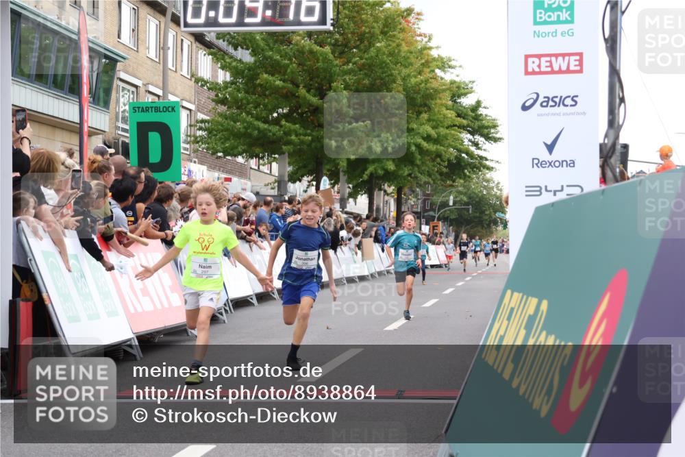 21.09.2025 - PSD Bank Halbmarathon Strokosch-Dieckow http://msf.ph/oto/8938864 21.09.2025 10:26:48 Ziel 111, 143, 152, 297, 347, 348, 379, 396 meine-sportfotos.de