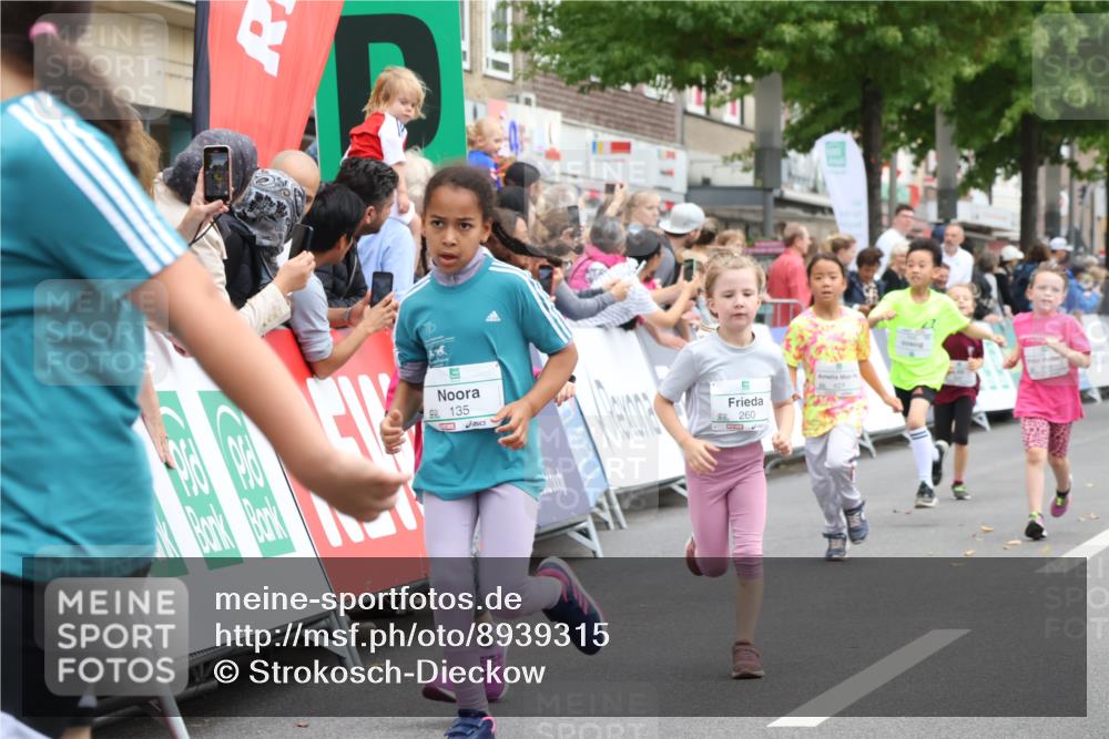 21.09.2025 - PSD Bank Halbmarathon Strokosch-Dieckow http://msf.ph/oto/8939315 21.09.2025 10:32:15 Ziel 110, 135, 137, 259, 260, 293, 309, 322, 336, 369, 385, 427 meine-sportfotos.de