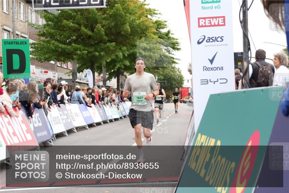 21.09.2025 - PSD Bank Halbmarathon Strokosch-Dieckow http://msf.ph/oto/8939655 21.09.2025 11:20:59 Ziel 1440, 1835, 1837 meine-sportfotos.de