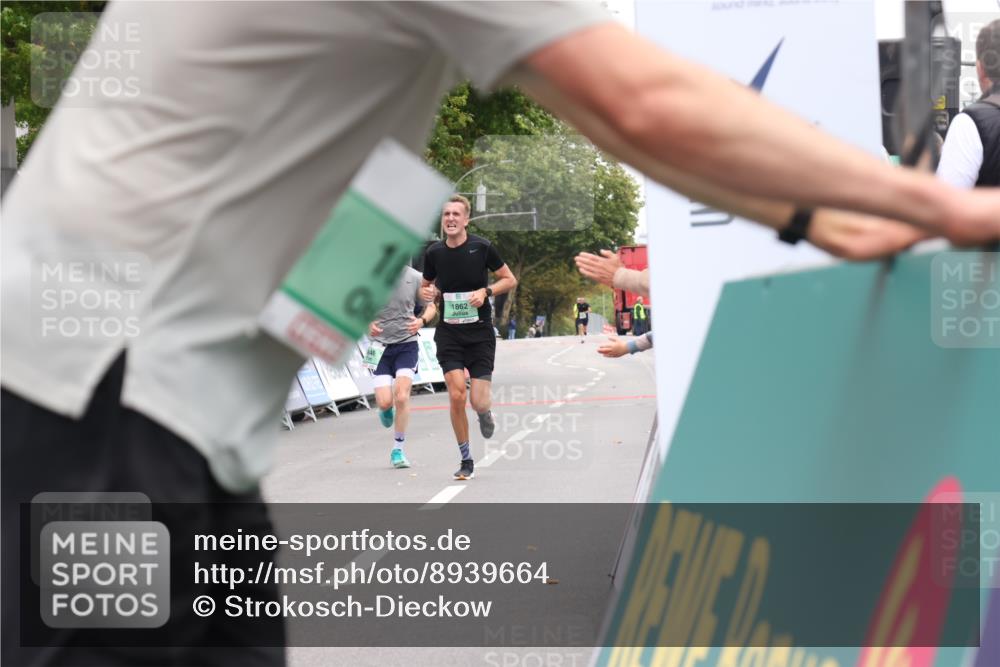 21.09.2025 - PSD Bank Halbmarathon Strokosch-Dieckow http://msf.ph/oto/8939664 21.09.2025 11:21:05 Ziel 1835, 1837, 1846, 1862 meine-sportfotos.de