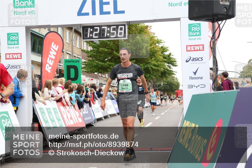 21.09.2025 - PSD Bank Halbmarathon Strokosch-Dieckow http://msf.ph/oto/8939874 21.09.2025 11:27:21 Ziel 1236, 1598, 1849, 1879, 4005 meine-sportfotos.de