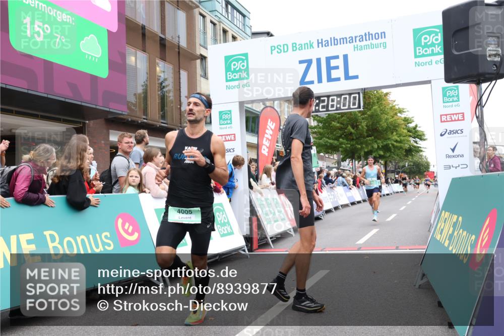 21.09.2025 - PSD Bank Halbmarathon Strokosch-Dieckow http://msf.ph/oto/8939877 21.09.2025 11:27:23 Ziel 1236, 1598, 1849, 1879, 4005 meine-sportfotos.de