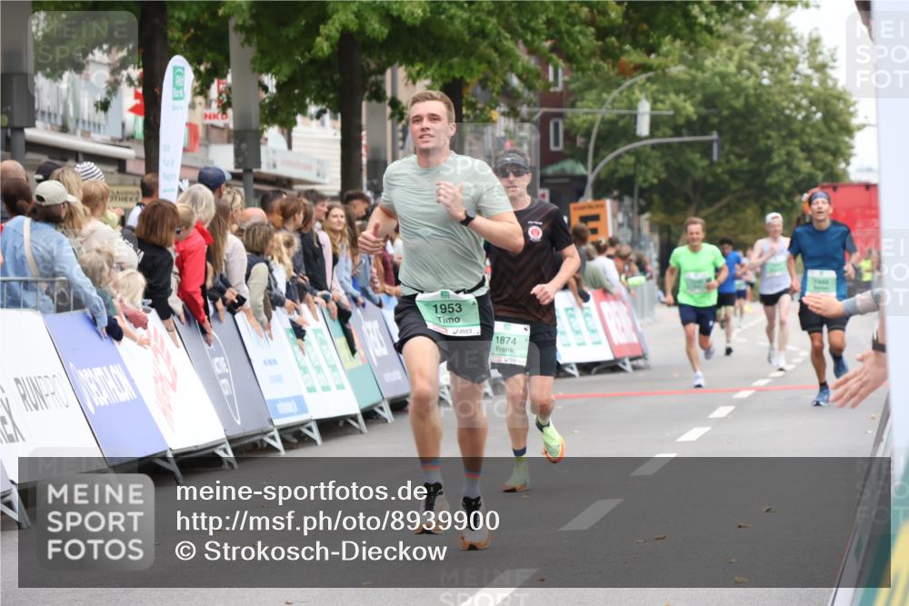 21.09.2025 - PSD Bank Halbmarathon Strokosch-Dieckow http://msf.ph/oto/8939900 21.09.2025 11:27:35 Ziel 1781, 1782, 1831, 1874, 1953, 4019 meine-sportfotos.de