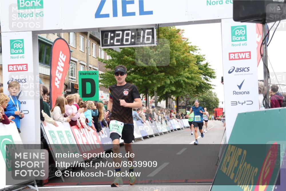 21.09.2025 - PSD Bank Halbmarathon Strokosch-Dieckow http://msf.ph/oto/8939909 21.09.2025 11:27:39 Ziel 1781, 1782, 1831, 1874, 1949, 1953, 4019 meine-sportfotos.de