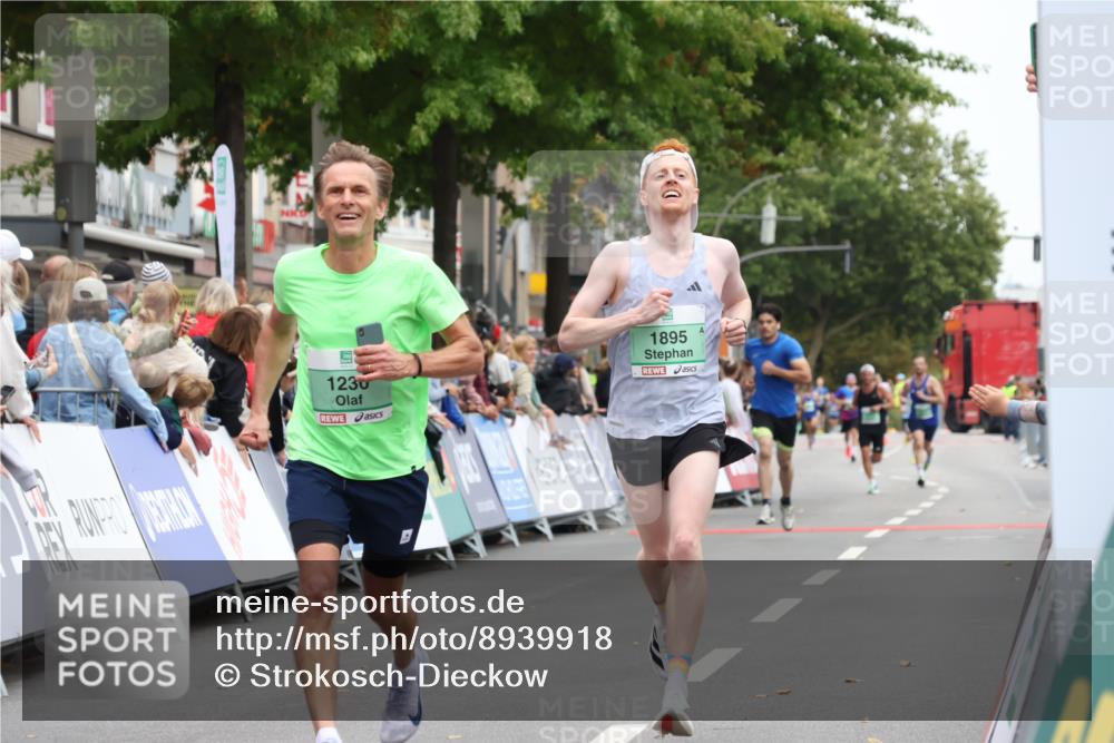 21.09.2025 - PSD Bank Halbmarathon Strokosch-Dieckow http://msf.ph/oto/8939918 21.09.2025 11:27:44 Ziel 1230, 1874, 1895, 1949, 1953 meine-sportfotos.de