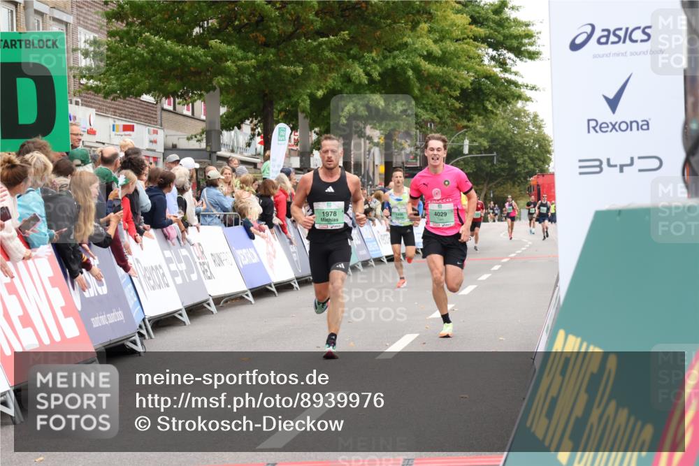 21.09.2025 - PSD Bank Halbmarathon Strokosch-Dieckow http://msf.ph/oto/8939976 21.09.2025 11:28:47 Ziel 1456, 1875, 1937, 1978, 4029 meine-sportfotos.de
