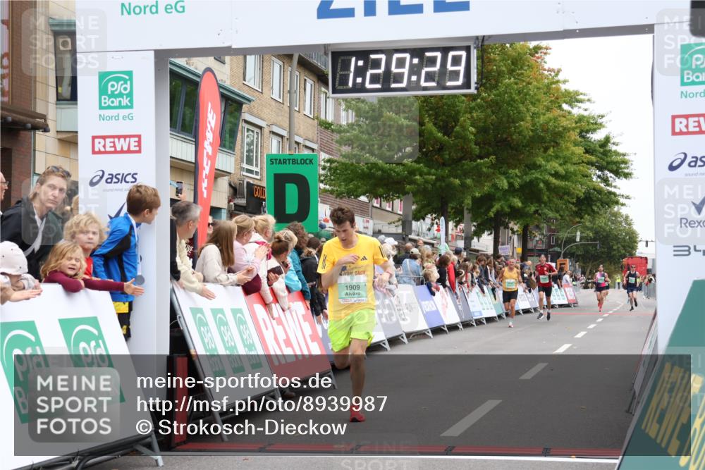 21.09.2025 - PSD Bank Halbmarathon Strokosch-Dieckow http://msf.ph/oto/8939987 21.09.2025 11:28:52 Ziel 1456, 1909, 1978, 4029 meine-sportfotos.de