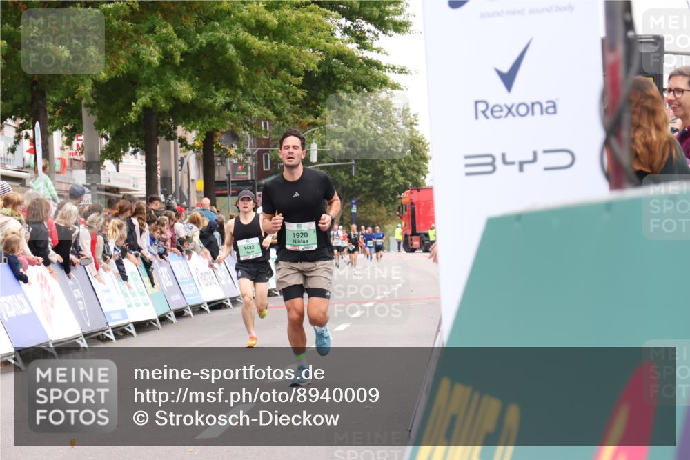 21.09.2025 - PSD Bank Halbmarathon Strokosch-Dieckow http://msf.ph/oto/8940009 21.09.2025 11:29:07 Ziel 1427, 1482, 1889, 1907, 1920, 2092 meine-sportfotos.de