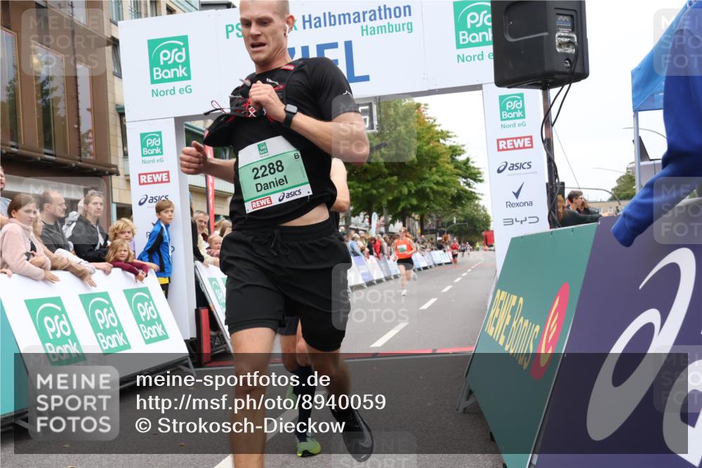 21.09.2025 - PSD Bank Halbmarathon Strokosch-Dieckow http://msf.ph/oto/8940059 21.09.2025 11:29:59 Ziel 1325, 1407, 1939, 2288 meine-sportfotos.de