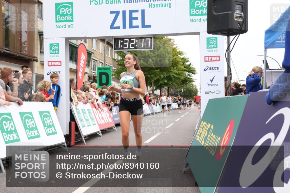 21.09.2025 - PSD Bank Halbmarathon Strokosch-Dieckow http://msf.ph/oto/8940160 21.09.2025 11:31:40 Ziel 1317, 2061, 2076 meine-sportfotos.de