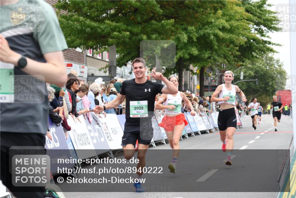 21.09.2025 - PSD Bank Halbmarathon Strokosch-Dieckow http://msf.ph/oto/8940222 21.09.2025 11:32:34 Ziel 1876, 1900, 2028, 3929 meine-sportfotos.de