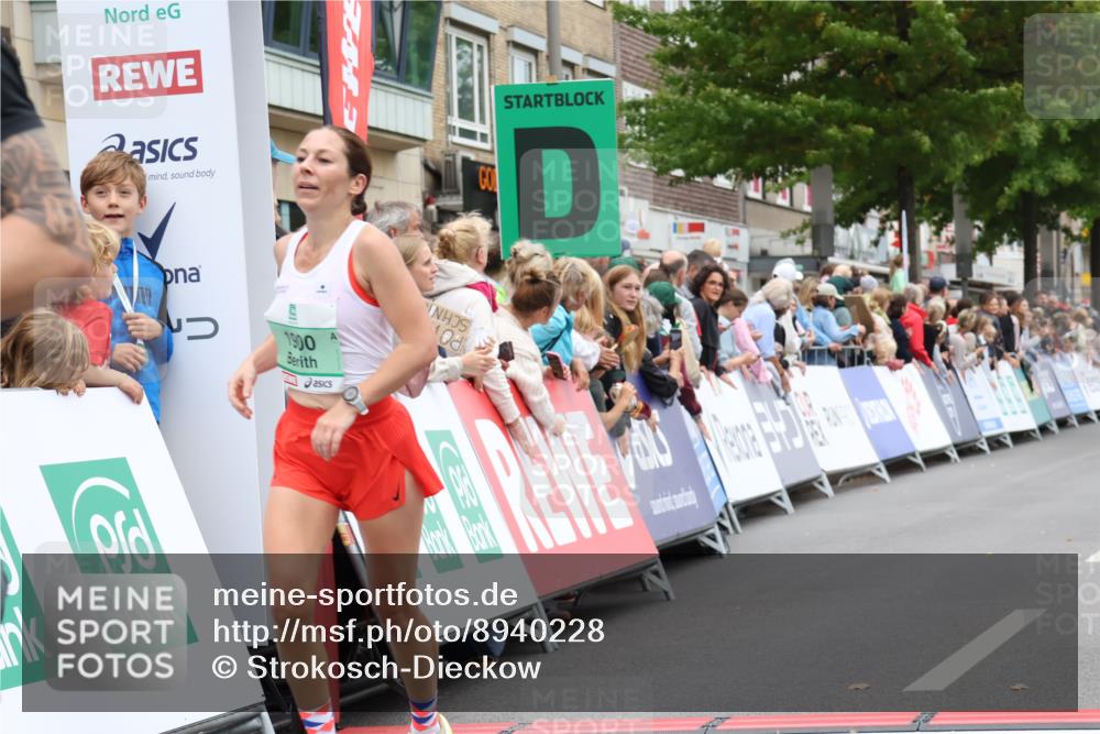 21.09.2025 - PSD Bank Halbmarathon Strokosch-Dieckow http://msf.ph/oto/8940228 21.09.2025 11:32:36 Ziel 1876, 1900, 2028, 3929 meine-sportfotos.de