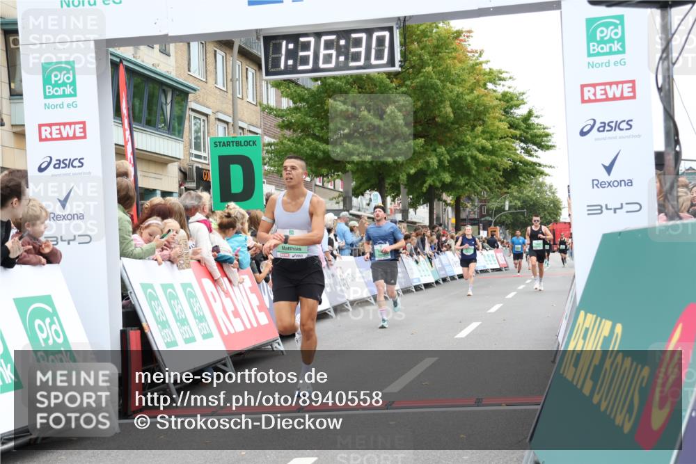 21.09.2025 - PSD Bank Halbmarathon Strokosch-Dieckow http://msf.ph/oto/8940558 21.09.2025 11:35:53 Ziel 1330, 1921, 1973, 1976 meine-sportfotos.de