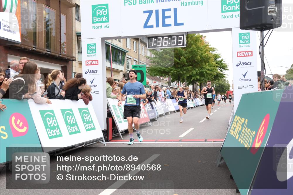 21.09.2025 - PSD Bank Halbmarathon Strokosch-Dieckow http://msf.ph/oto/8940568 21.09.2025 11:35:56 Ziel 1330, 1921, 1922, 1973, 1976, 2110 meine-sportfotos.de