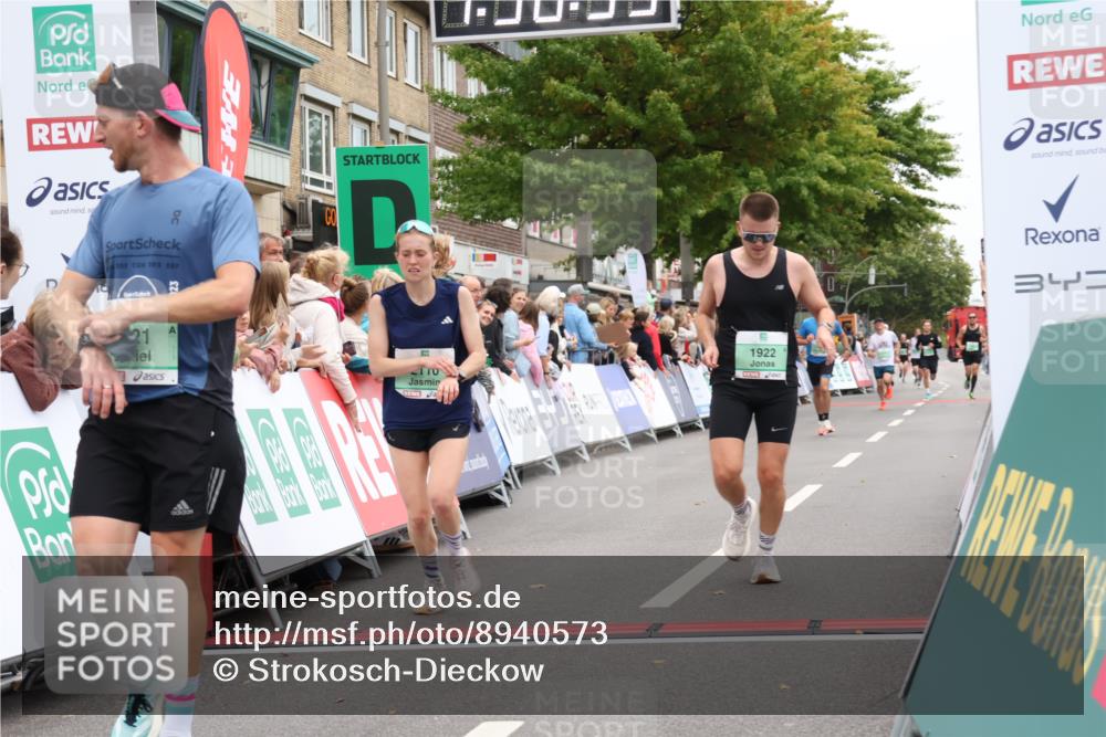 21.09.2025 - PSD Bank Halbmarathon Strokosch-Dieckow http://msf.ph/oto/8940573 21.09.2025 11:35:58 Ziel 1921, 1922, 1973, 1976, 2110 meine-sportfotos.de