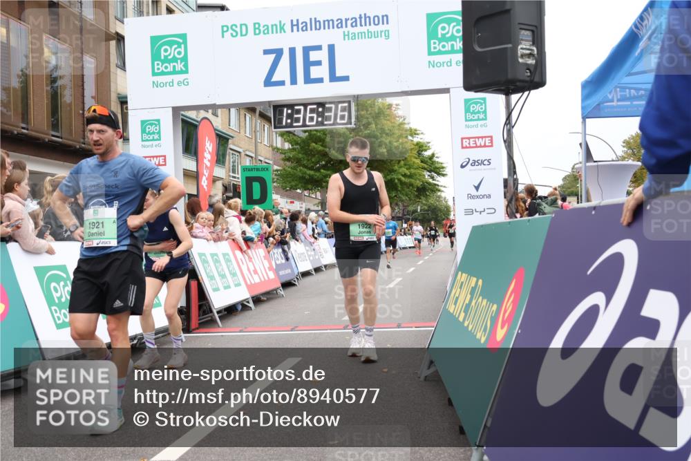 21.09.2025 - PSD Bank Halbmarathon Strokosch-Dieckow http://msf.ph/oto/8940577 21.09.2025 11:35:59 Ziel 1921, 1922, 1973, 2110 meine-sportfotos.de