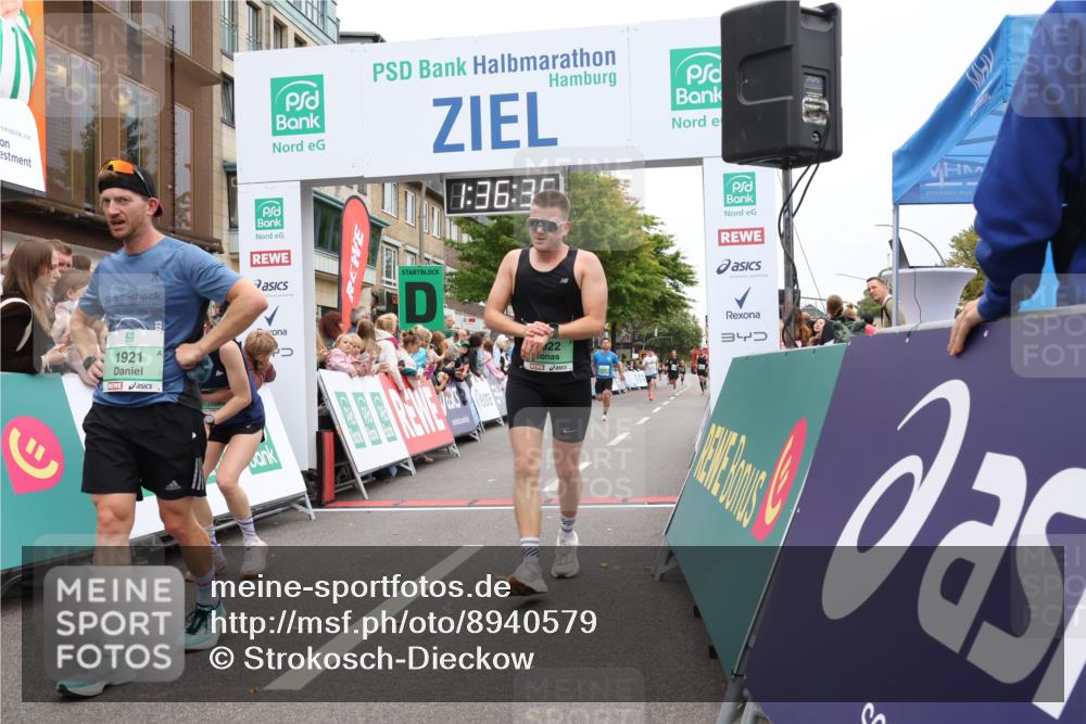21.09.2025 - PSD Bank Halbmarathon Strokosch-Dieckow http://msf.ph/oto/8940579 21.09.2025 11:36:00 Ziel 1426, 1921, 1922, 1973, 2110 meine-sportfotos.de