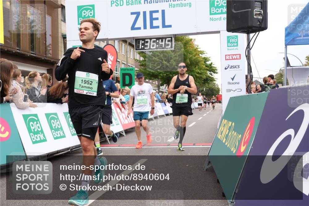 21.09.2025 - PSD Bank Halbmarathon Strokosch-Dieckow http://msf.ph/oto/8940604 21.09.2025 11:36:08 Ziel 1426, 1952, 1971, 2033, 2051 meine-sportfotos.de