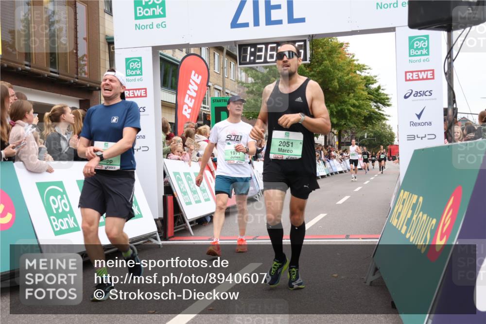 21.09.2025 - PSD Bank Halbmarathon Strokosch-Dieckow http://msf.ph/oto/8940607 21.09.2025 11:36:09 Ziel 1426, 1952, 1971, 2033, 2051 meine-sportfotos.de
